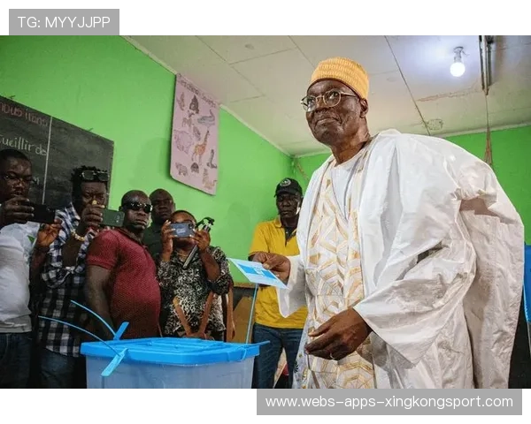 喀麦隆速度优势明显，多次击溃对手防线