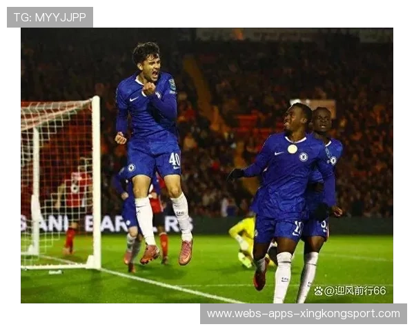 切尔西任意球套路再现经典：足球场上的巧妙瞬间