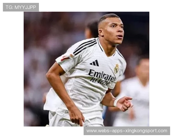 姆巴佩晒童年偶像海报，致敬老一辈巨星