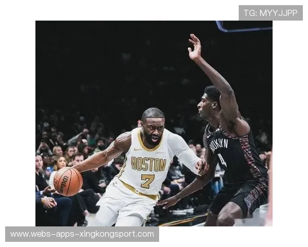 布朗最后两分钟连取关键分,绿军锁定胜利